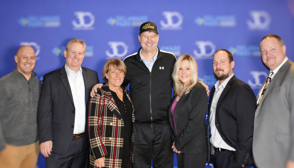 Phil Hellmuth Visits Delaware Park, Meets Fans and Plays Cash Games