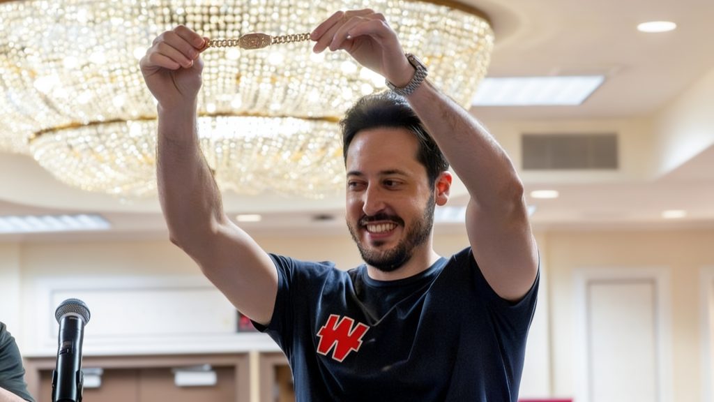 Adrian Mateos Recognized at WSOP After Securing Sixth Bracelet