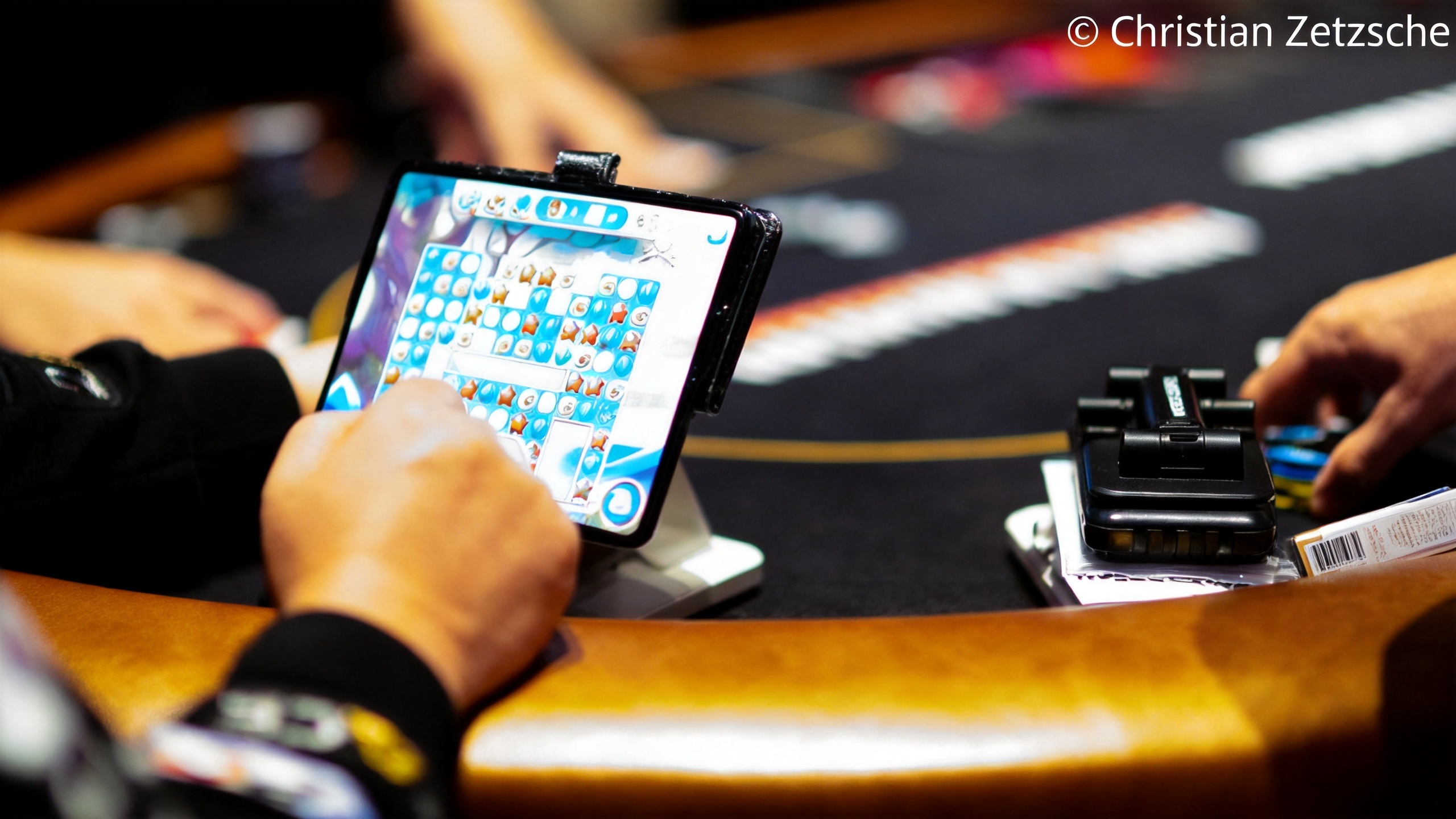 Cheating Allegations Prompt Electronics Bans at LA and Las Vegas Poker Rooms